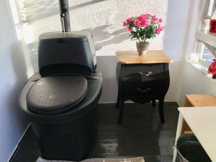 skumppa_ja_remppa_kaapisto_ulkohuussiin