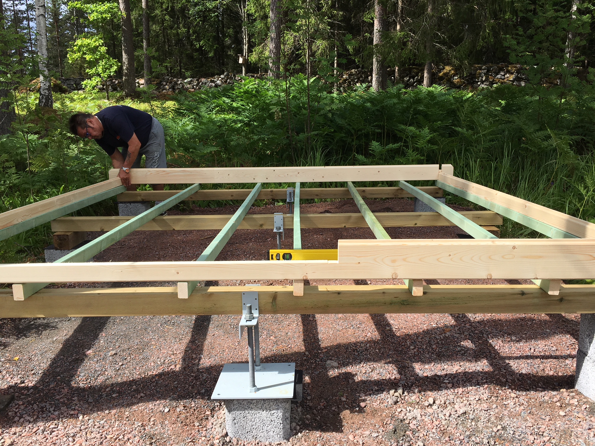 vierasmökin_perustuksessa_käytettiin_sääntöanturaa