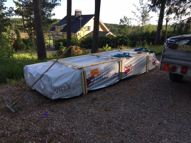 vierasmökki_saapui_kompaktissa_paketissa