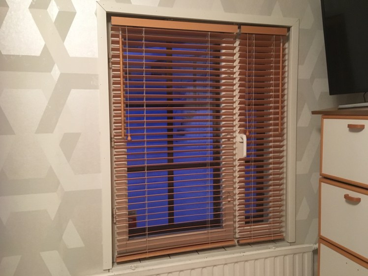 15_Ikkunalistat paikoilleen