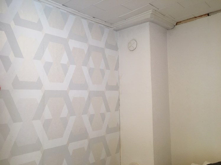 6_Vasen seinä tapetoitu